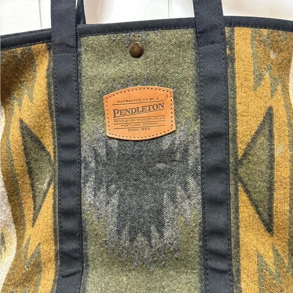 Pendleton Wool Tote Bag Southwestern Aztec Canvas Trim Logo Made In USA EUC - Picture 2 of 7